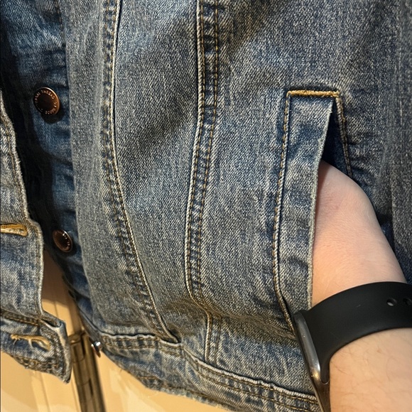 Universal Thread Distressed Blue Jean Jacket - Picture 4 of 7